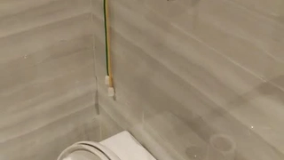 高颜值大屁股妹子卫生间道具JJ自慰