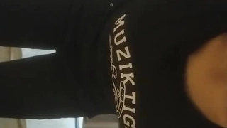群P盛宴多人运动，淫乱场面真刺激，情趣装诱惑黑丝，骚逼被大哥们轮着草