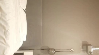 绝对极品！身材爆炸，D罩杯柔软美乳，喜欢从下往上视角插穴，假屌吸在墙上，大屁股后入