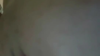 长发超萌超可爱的妹子，岔开腿极品一线天白虎馒头贴心男友上演舔逼射在肚子上