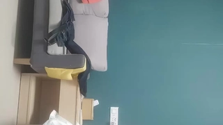 可爱的大学生在业余视频中探索他们的性欲