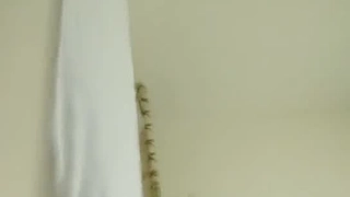 德国女学生NinaDevil炫耀她的大奶子和紧致的屁股