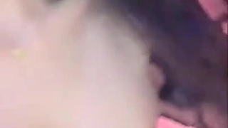 美女穿着黑丝开裆在椅子上给操