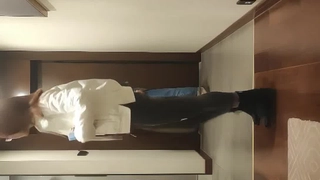 小情人的美脚给我踩