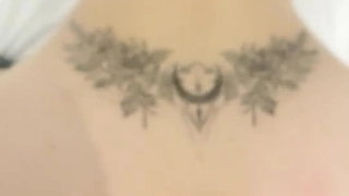 露脸脱衣服的熟女